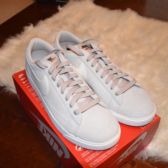 SOLD NIKE Blazer Low Sneaker - Picture 2 of 5